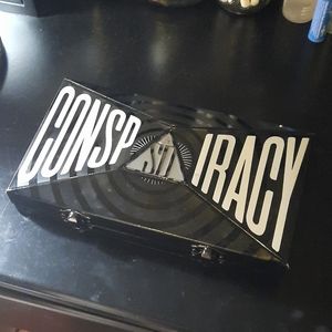 Conspiracy palette